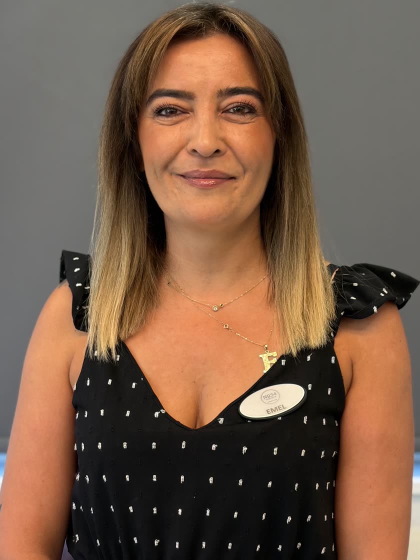 Emel Gök — Nail Artist